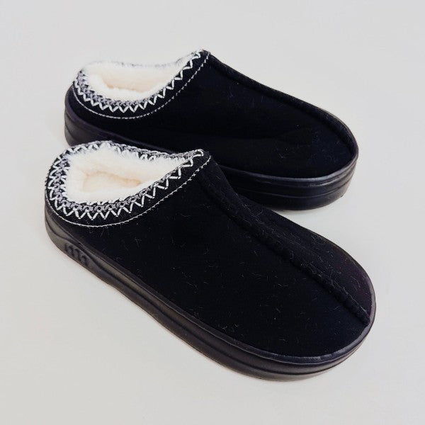 Cozy Cloud Slippers – Soft Lined Winter Comfort