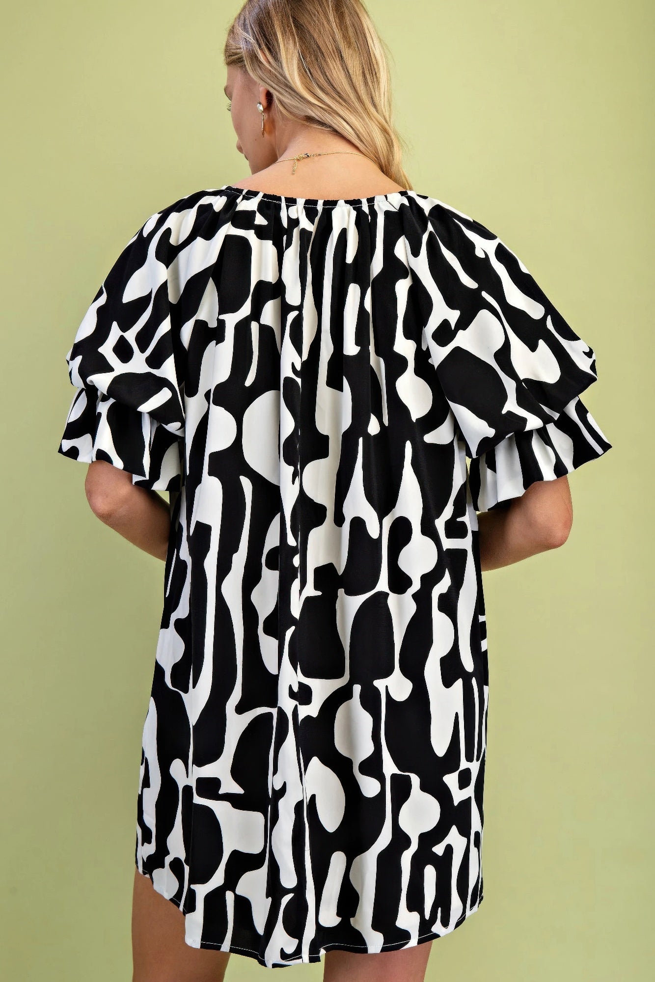 Geometric Print Loose Fit Mini Dress With Gathered Balloon Sleeves - All Season Fashion