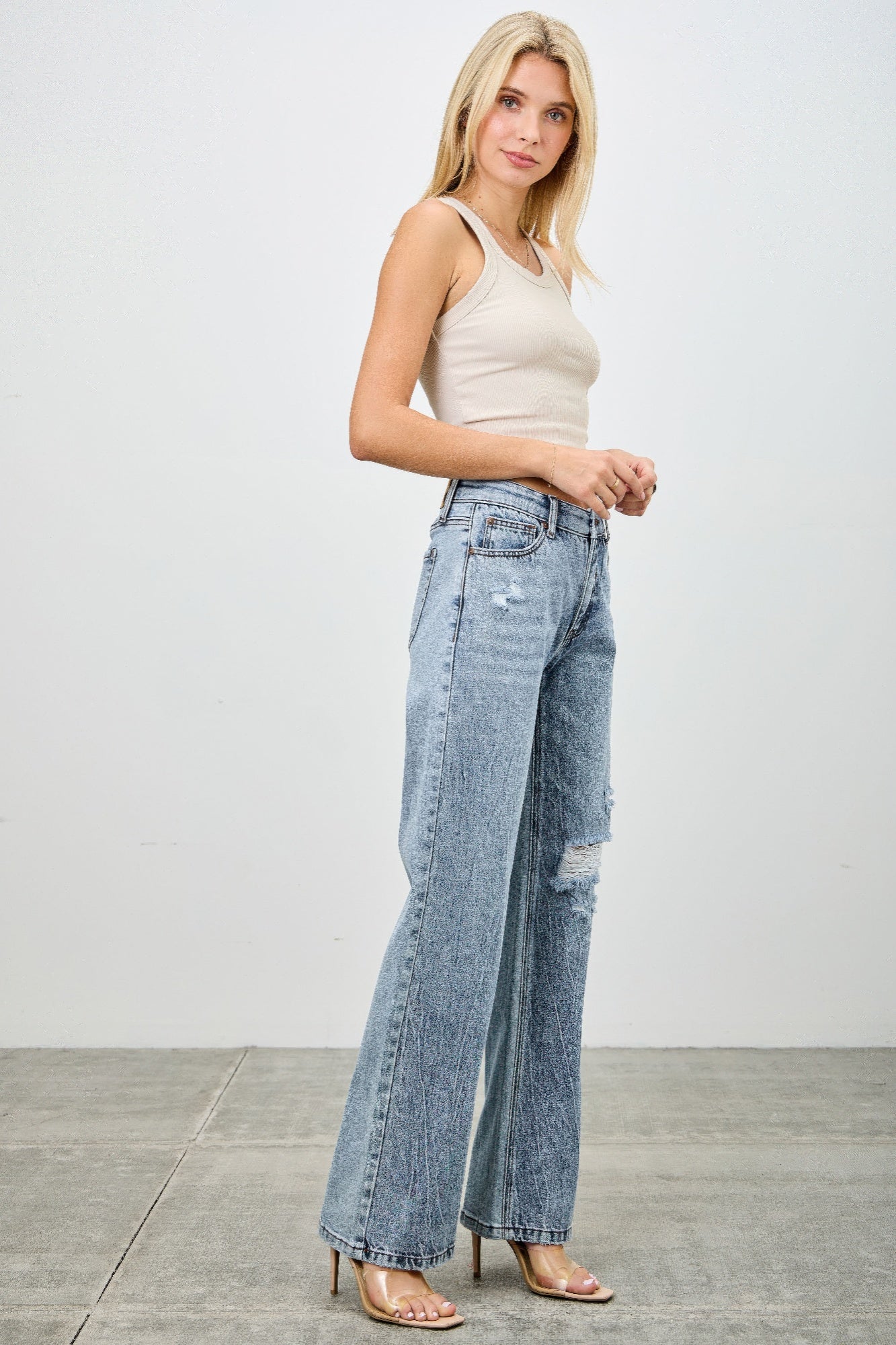 Mid Rise Relaxed Straight With Destroy - All Season Fashion