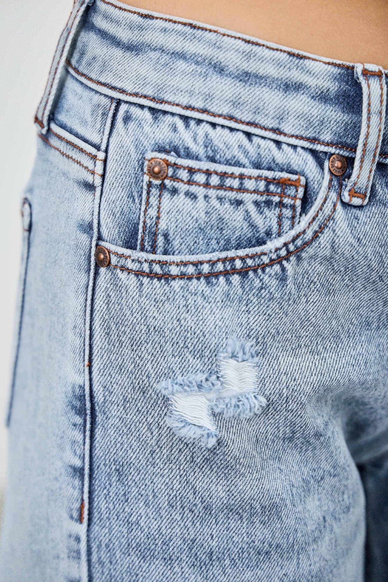 Mid Rise Relaxed Straight With Destroy - All Season Fashion