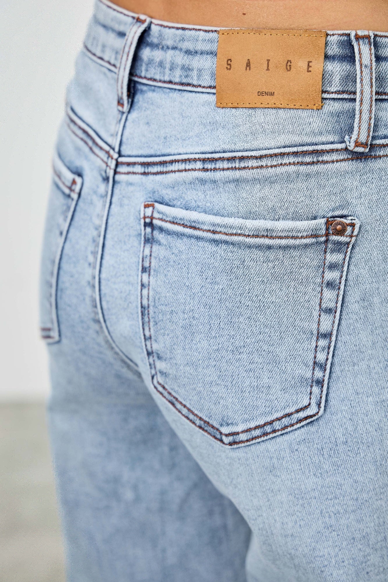 Mid Rise Relaxed Straight With Destroy - All Season Fashion